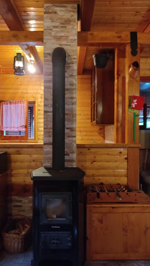 Villa Kuca Za Odmor "Med Strmci" à Zlobin Extérieur photo