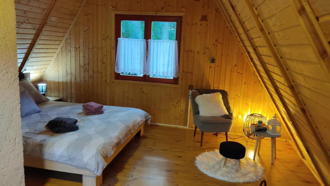 Villa Kuca Za Odmor "Med Strmci" à Zlobin Extérieur photo