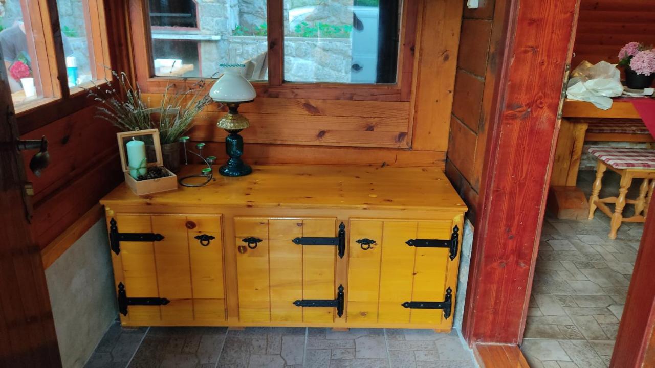 Villa Kuca Za Odmor "Med Strmci" à Zlobin Extérieur photo