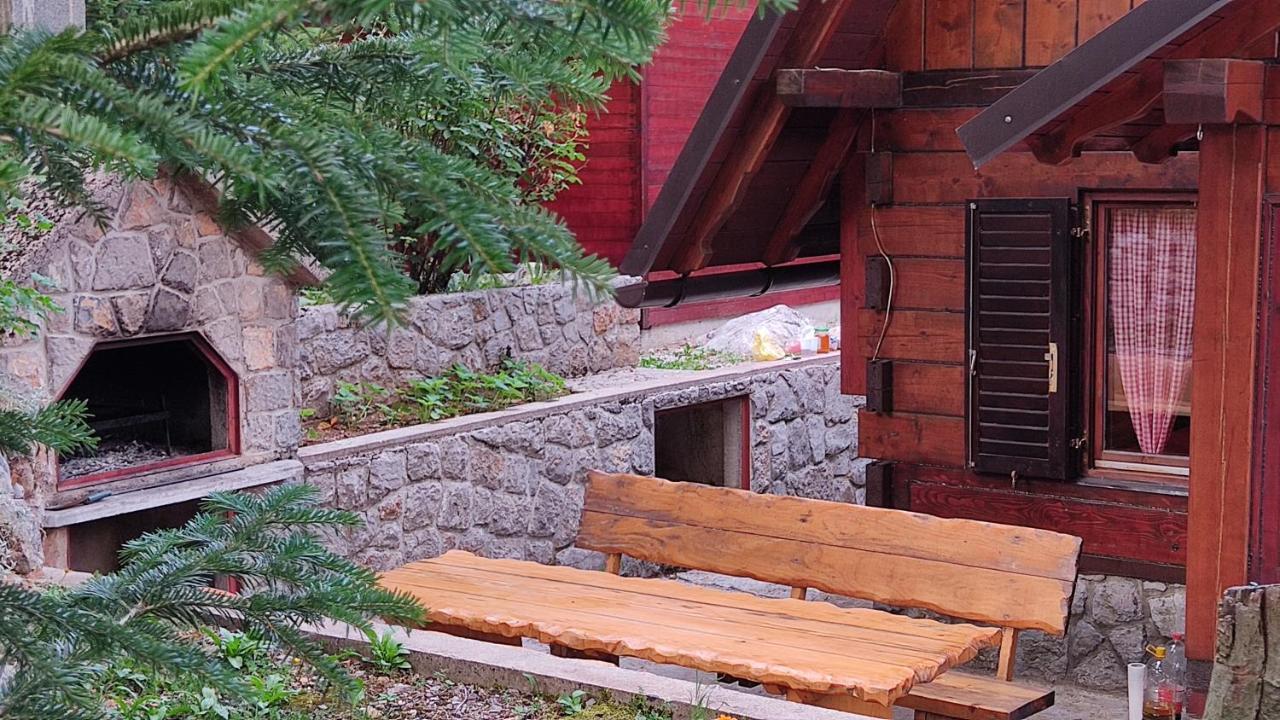 Villa Kuca Za Odmor "Med Strmci" à Zlobin Extérieur photo
