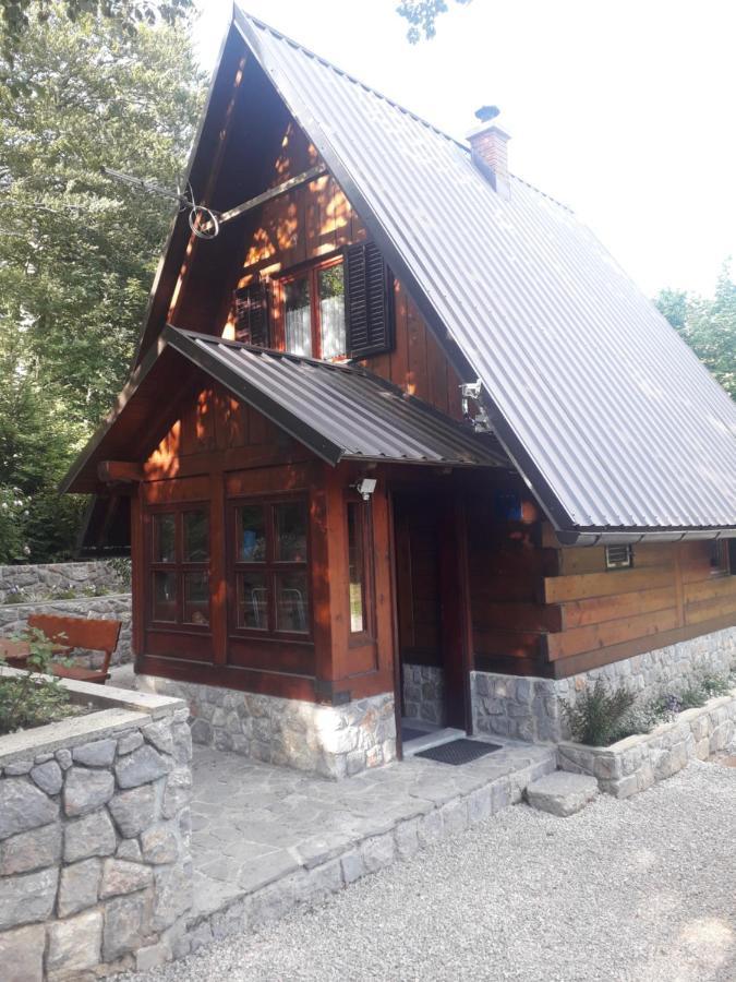 Villa Kuca Za Odmor "Med Strmci" à Zlobin Extérieur photo