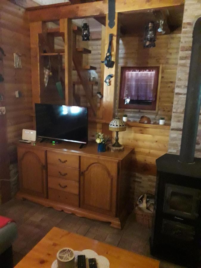 Villa Kuca Za Odmor "Med Strmci" à Zlobin Extérieur photo