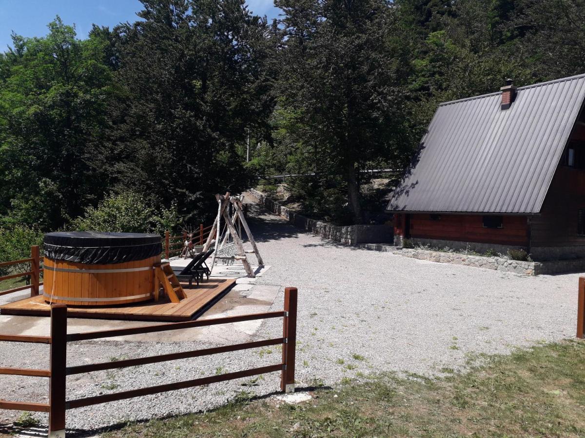 Villa Kuca Za Odmor "Med Strmci" à Zlobin Extérieur photo
