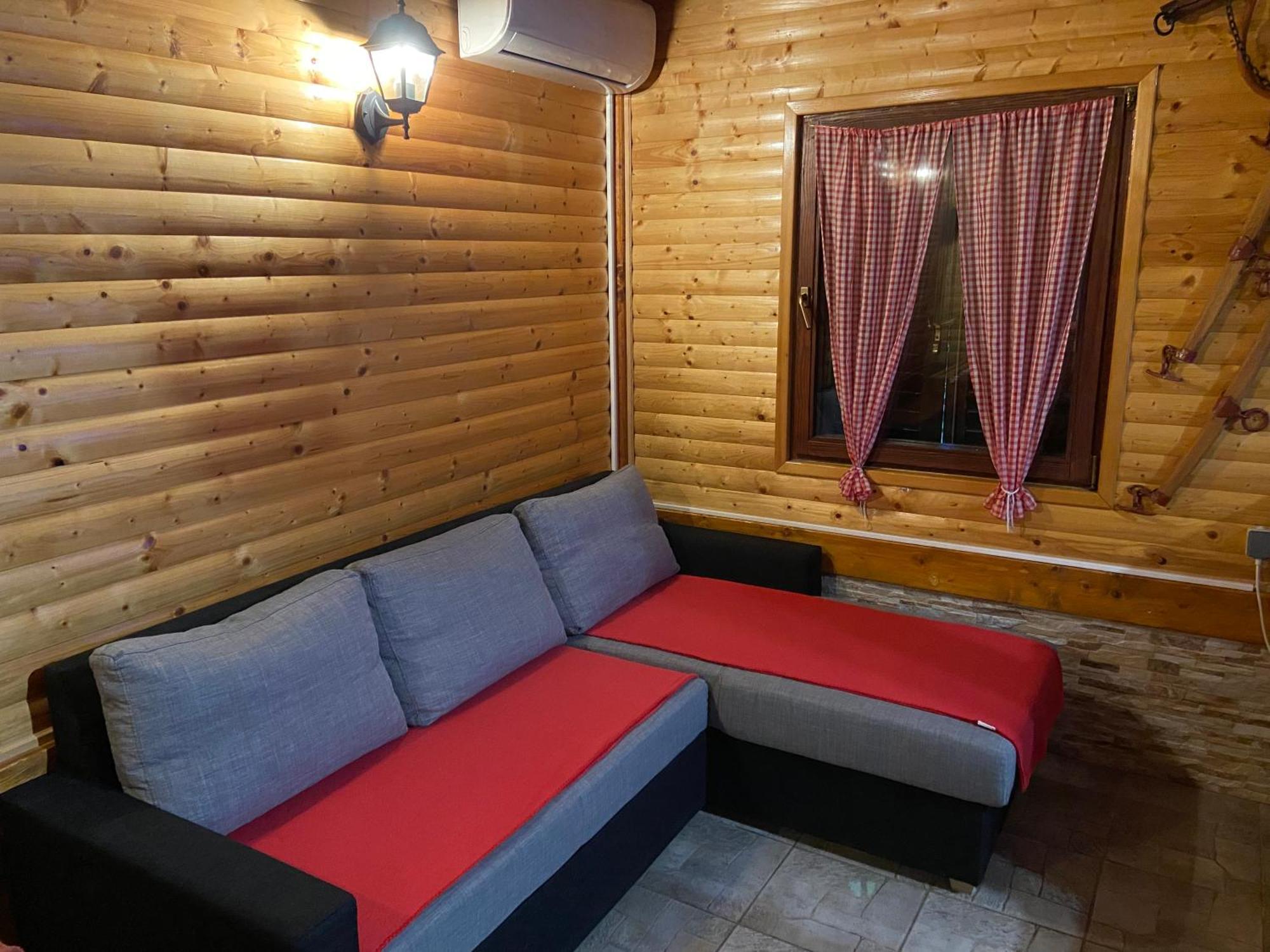 Villa Kuca Za Odmor "Med Strmci" à Zlobin Extérieur photo