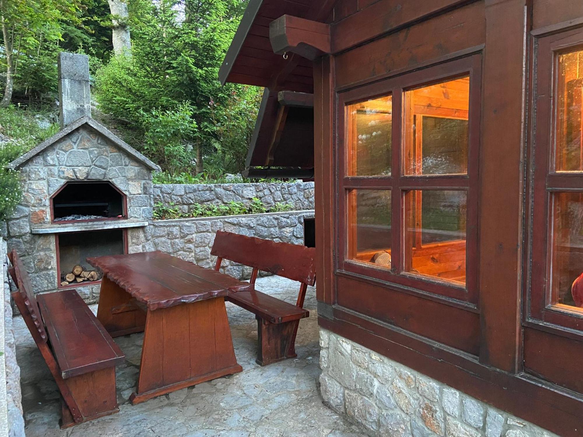 Villa Kuca Za Odmor "Med Strmci" à Zlobin Extérieur photo